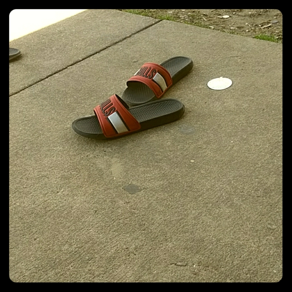 Tommy Hilfiger flip floppers